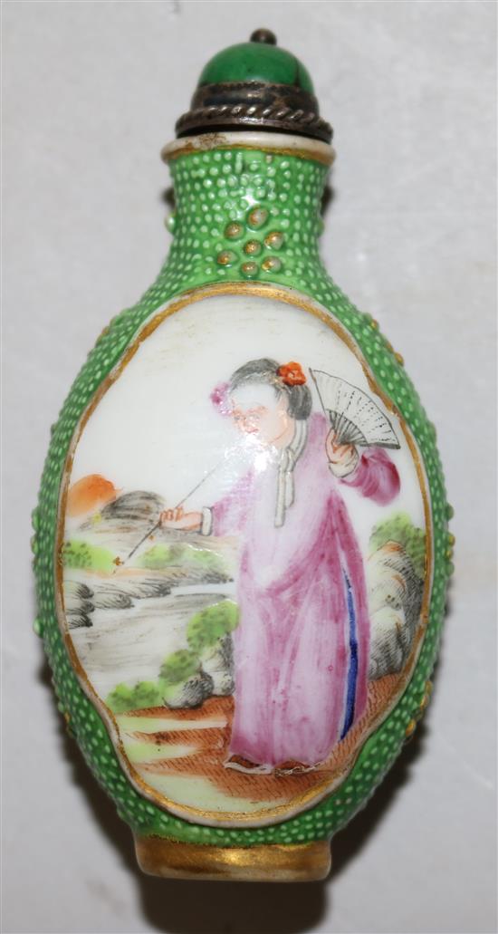 A rare Chinese chicken skin moulded famille rose snuff bottle, late 18th/early 19th century 6.7cm,